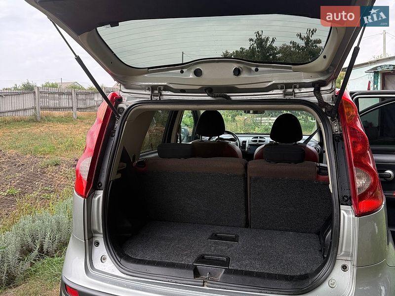 Хэтчбек Nissan Note 2007 в Полтаве