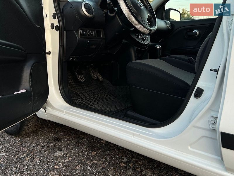 Хэтчбек Nissan Note 2011 в Кобеляках