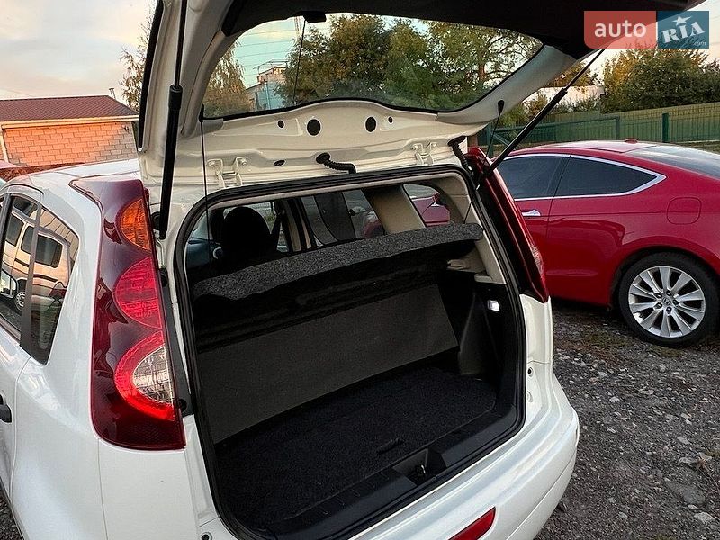 Хэтчбек Nissan Note 2011 в Кобеляках