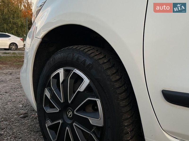 Хэтчбек Nissan Note 2011 в Кобеляках