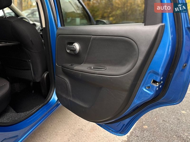 Хэтчбек Nissan Note 2006 в Луцке