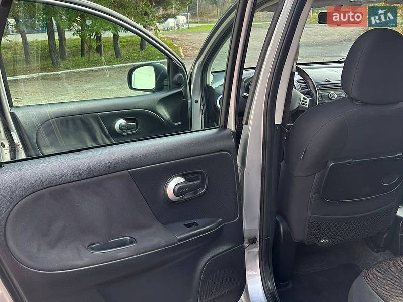 Хэтчбек Nissan Note 2009 в Полтаве