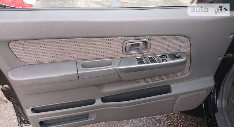 Позашляховик / Кросовер Nissan NP300 2010 в Харкові