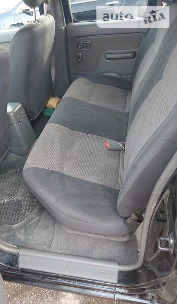 Позашляховик / Кросовер Nissan NP300 2010 в Харкові