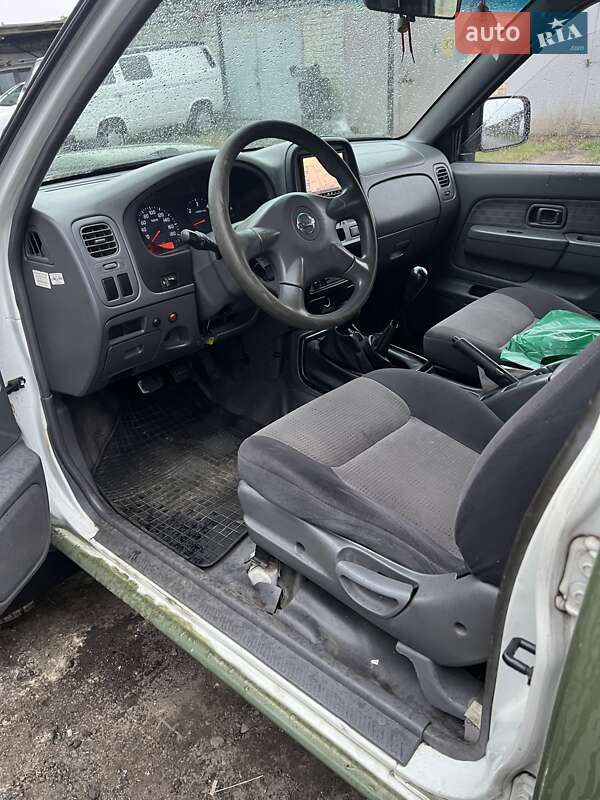 Пикап Nissan NP300 2010 в Киеве