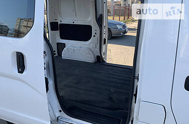 Вантажопасажирський фургон Nissan NV200 2015 в 