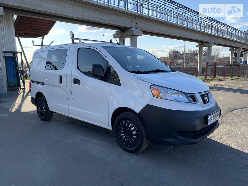Вантажопасажирський фургон Nissan NV200 2015 в 