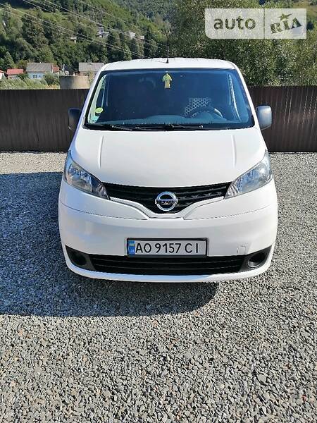 Грузопассажирский фургон Nissan NV200 2015 в Рахове