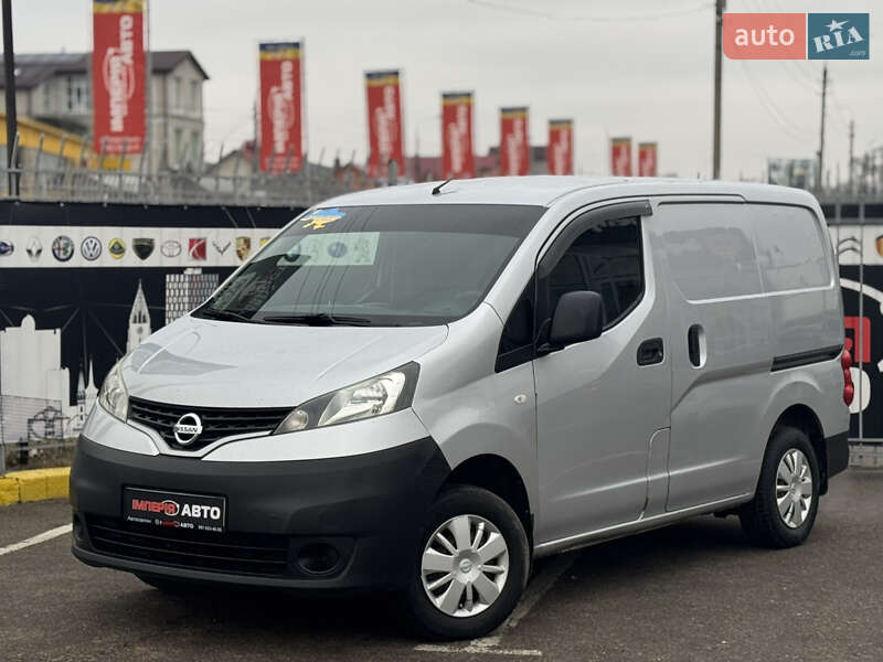 Вантажний фургон Nissan NV200 2010 в Києві