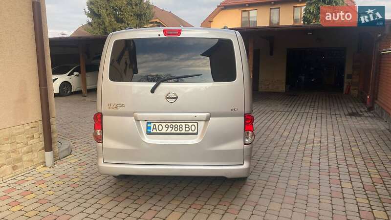 Мінівен Nissan NV200 2011 в Мукачевому