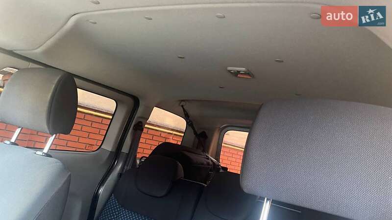 Мінівен Nissan NV200 2011 в Мукачевому