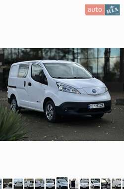 Грузовой фургон Nissan NV200 2015 в 