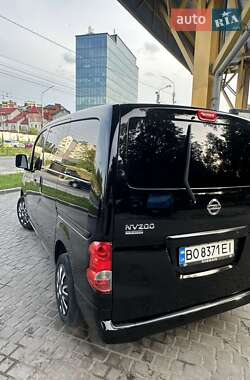 Мінівен Nissan NV200 2012 в 
