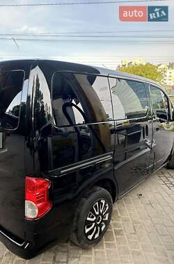 Мінівен Nissan NV200 2012 в 