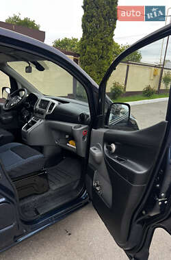 Минивэн Nissan NV200 2012 в 