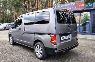 Мінівен Nissan NV200 2011 в 