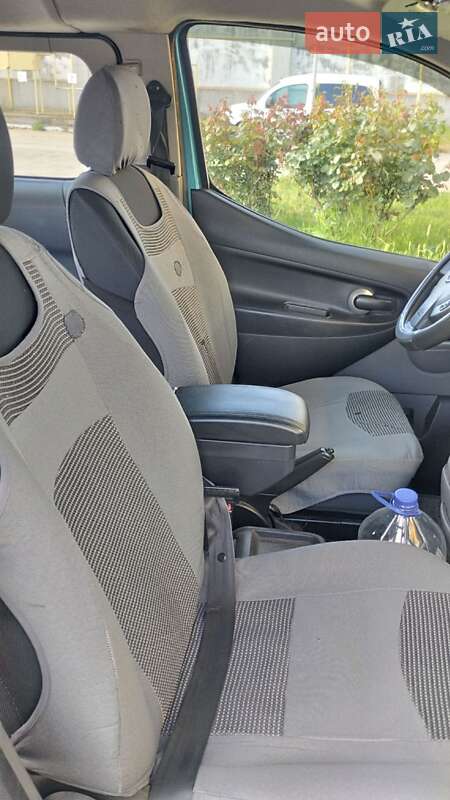 Мінівен Nissan NV200 2012 в Херсоні