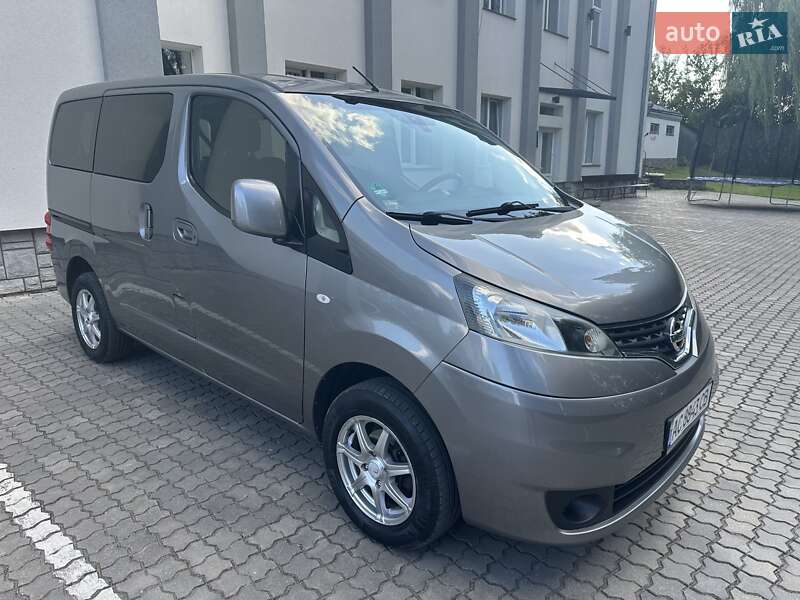 Nissan NV200 2011