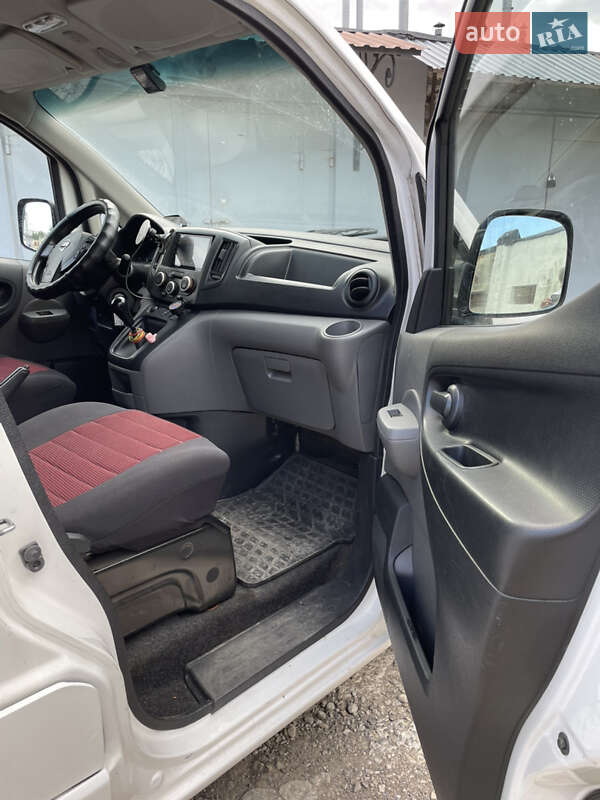 Грузовой фургон Nissan NV200 2016 в Львове
