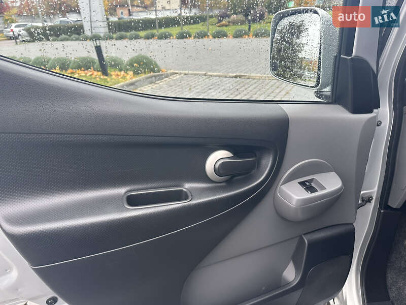 Мінівен Nissan NV200 2011 в Луцьку