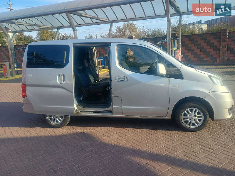 Минивэн Nissan NV200 2011 в Ровно фото 11 Минивэн Nissan NV200 2011 в Ровно
