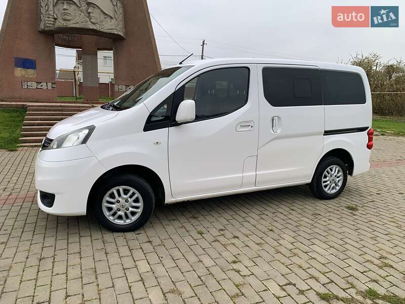 Мінівен Nissan NV200 2015 в Одесі