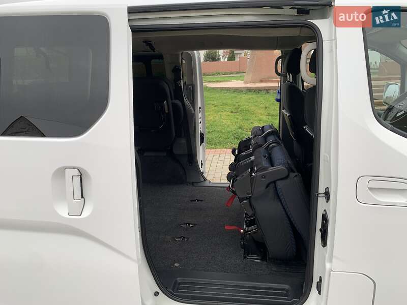 Мінівен Nissan NV200 2015 в Одесі