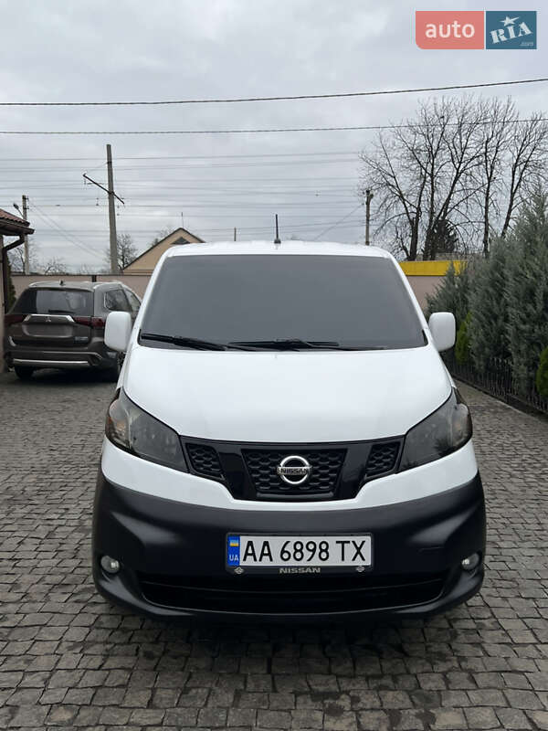 Вантажний фургон Nissan NV200 2017 в Дніпрі