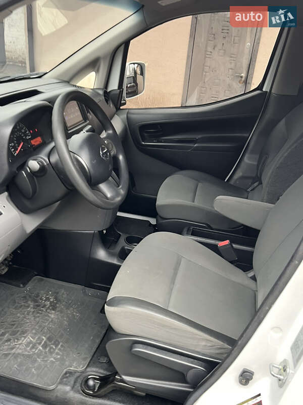 Вантажний фургон Nissan NV200 2017 в Дніпрі