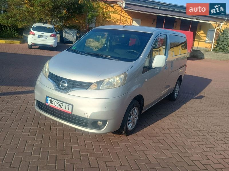 Nissan NV200 2011
