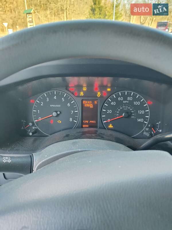 Грузовой фургон Nissan NV2500 2017 в Львове