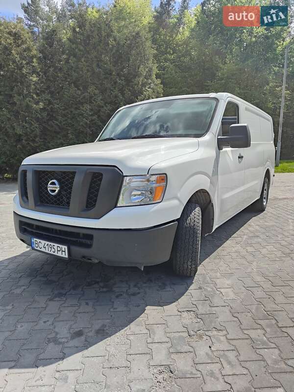 Грузовой фургон Nissan NV2500 2017 в Львове