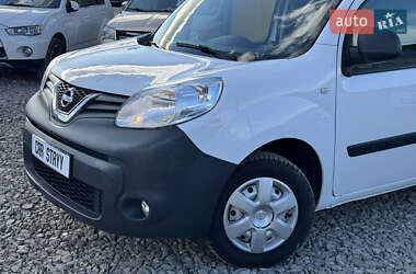 Вантажний фургон Nissan NV250 2020 в Стрию