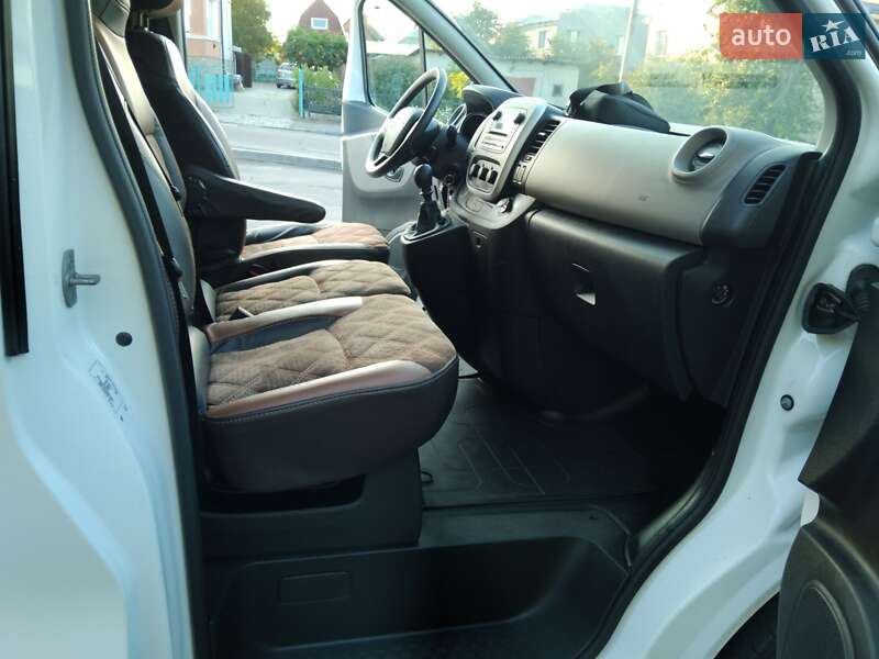 Мінівен Nissan NV300 2017 в Володимирі