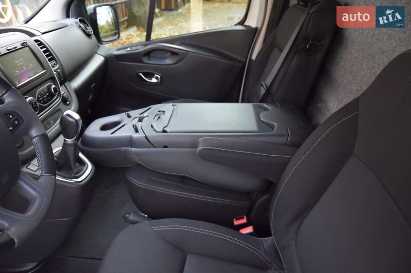 Вантажний фургон Nissan NV300 2021 в Львові