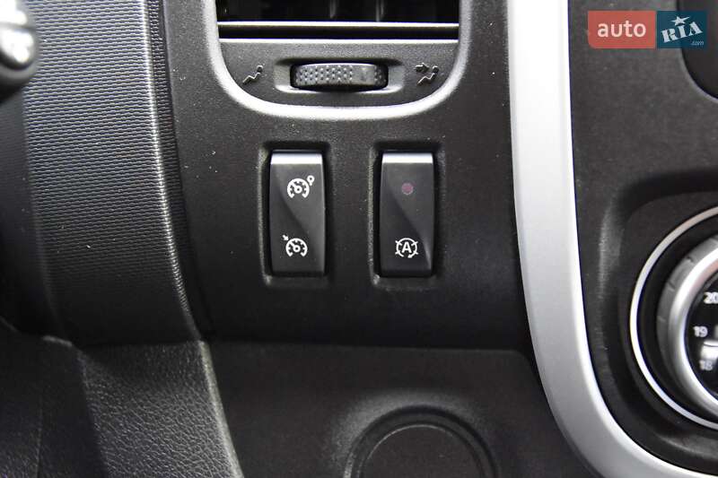 Вантажний фургон Nissan NV300 2021 в Львові