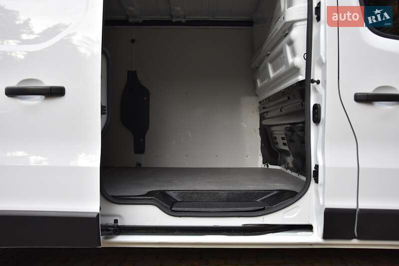 Вантажний фургон Nissan NV300 2021 в Львові