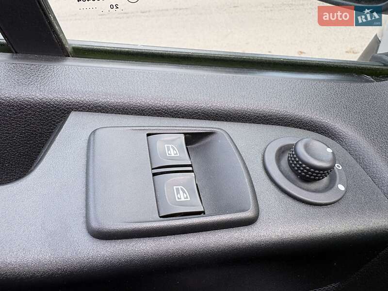 Минивэн Nissan NV300 2020 в Луцке фото 8 Минивэн Nissan NV300 2020 в Луцке