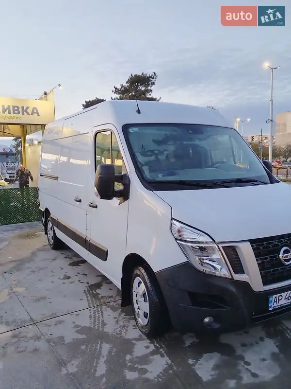 Nissan NV400