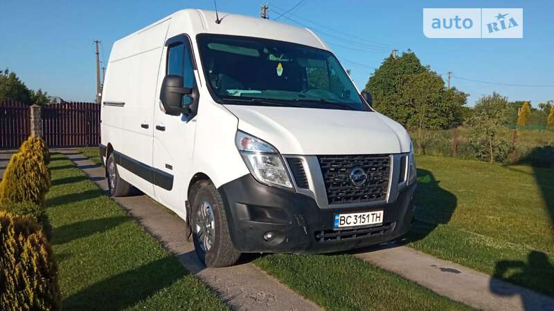 Вантажний фургон Nissan NV400 2013 в Стрию