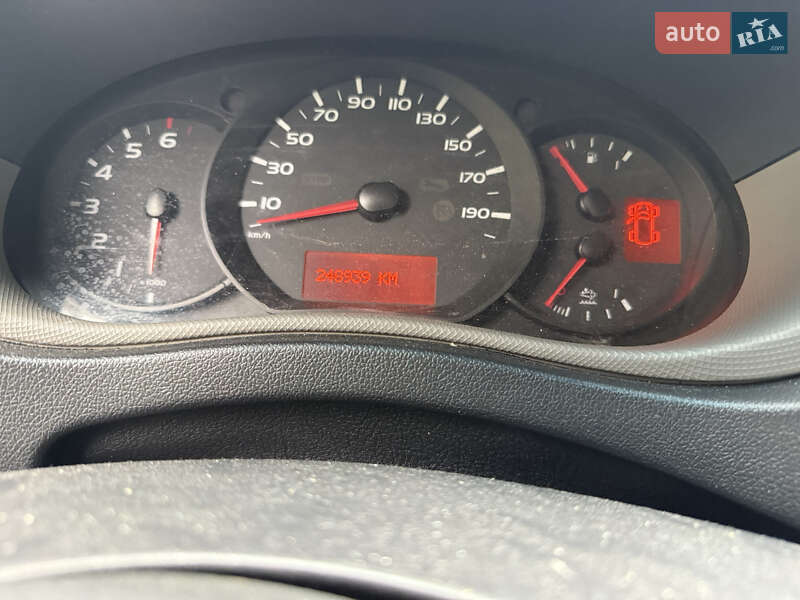 Вантажний фургон Nissan NV400 2017 в Києві