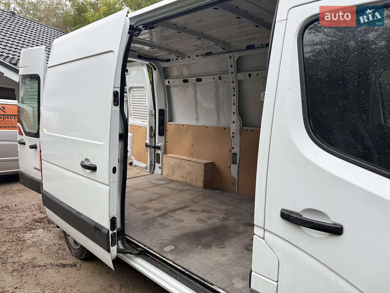 Вантажний фургон Nissan NV400 2017 в Києві