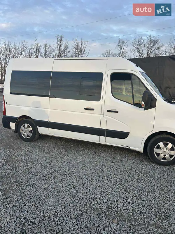 Nissan NV400