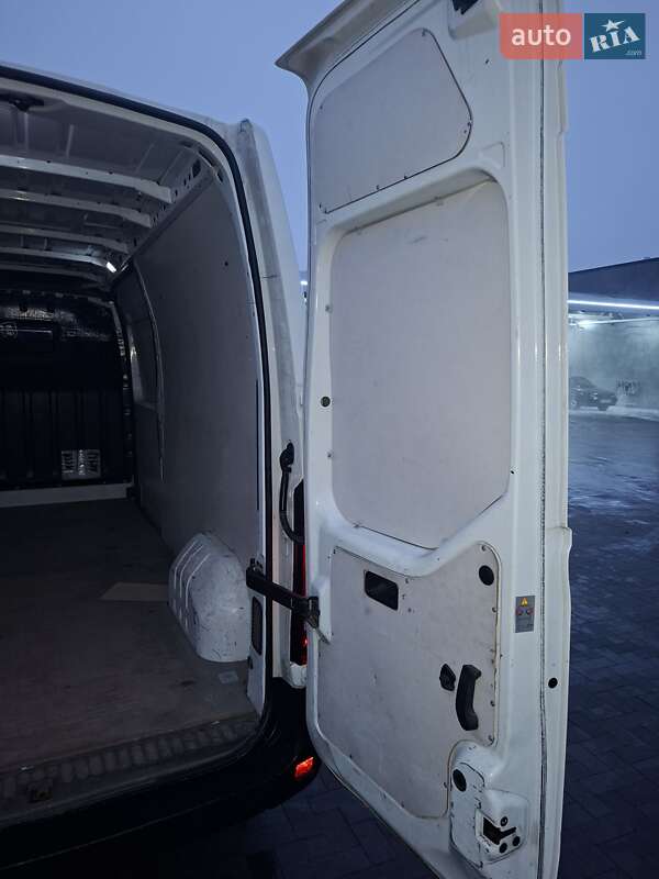 Вантажний фургон Nissan NV400 2016 в Лубнах