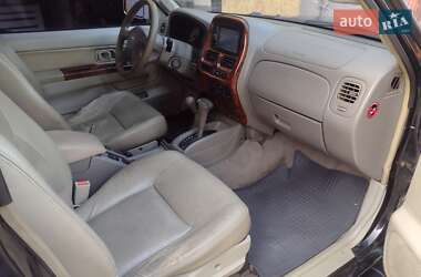 Внедорожник / Кроссовер Nissan Paladin 2005 в 