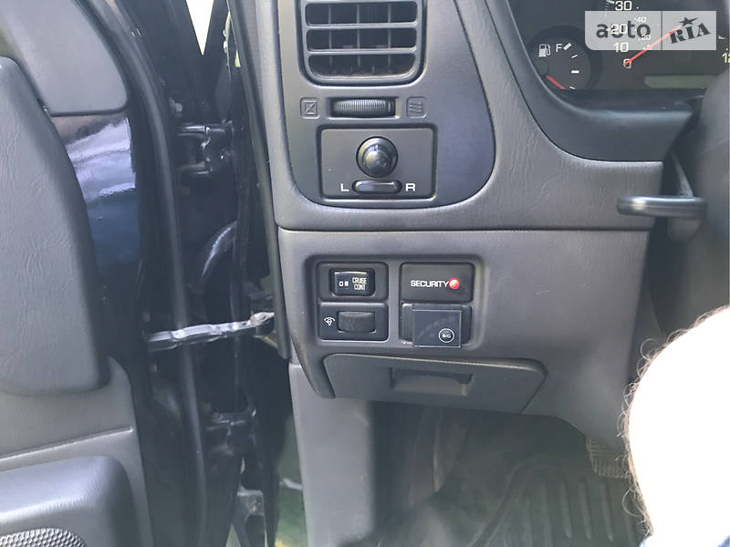 Внедорожник / Кроссовер Nissan Pathfinder 1997 в Киеве