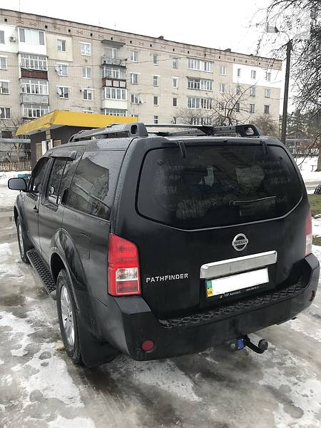 Позашляховик / Кросовер Nissan Pathfinder 2005 в Києві