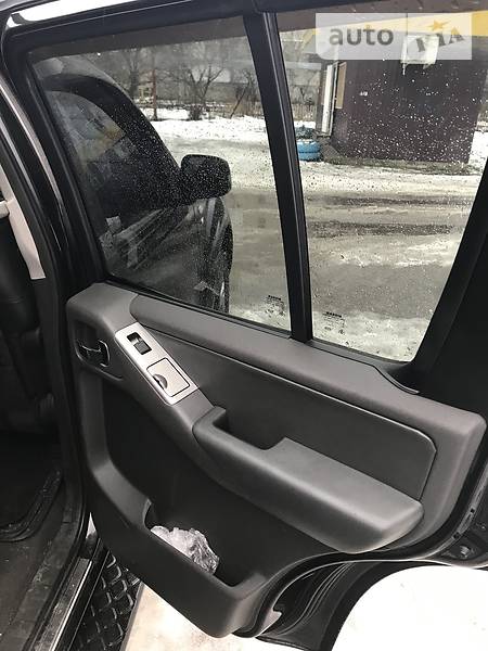Позашляховик / Кросовер Nissan Pathfinder 2005 в Києві