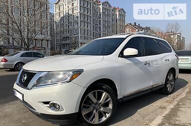 Позашляховик / Кросовер Nissan Pathfinder 2013 в 
