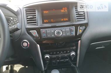 Позашляховик / Кросовер Nissan Pathfinder 2016 в 